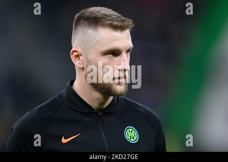 Milan Skriniar du FC Internazionale regarde pendant le match de la coupe italienne entre le FC Internazionale et AS Roma au Stadio Giuseppe Meazza, Milan, Italie, le 8 février 2022. (Photo de Giuseppe Maffia/NurPhoto) Banque D'Images