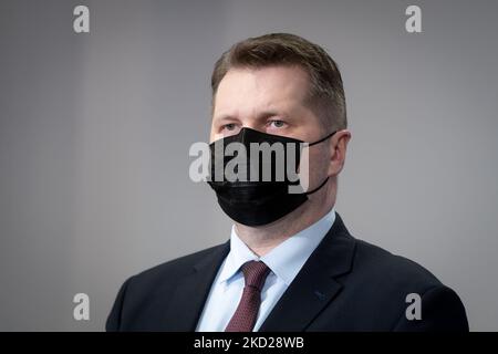 Le ministre de l'éducation Przemyslaw Czarnek a annoncé, lors de la conférence de presse, une réduction des restrictions et un retour à l'éducation dans les écoles. Varsovie (Pologne), le 9 février 2022 (photo de Mateusz Wlodarczyk/NurPhoto) Banque D'Images