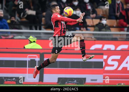 Junior Messias de l'AC Milan contrôle le ballon lors du match de la coupe italienne entre l'AC Milan et la SS Lazio au Stadio Giuseppe Meazza, Milan, Italie, le 9 février 2022. (Photo de Giuseppe Maffia/NurPhoto) Banque D'Images