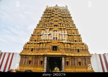 La magnifique tour de kobram doré du Kovil de Nallur Kandaswamy (temple hindou de Nallur) à Jaffna, au Sri Lanka, sur 21 août 2017. (Photo de Creative Touch Imaging Ltd./NurPhoto) Banque D'Images