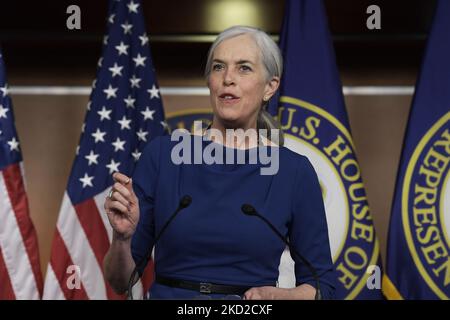 Katherine Clark, Assistante du caucus démocratique, parle du Plan américain de sauvetage, janvier 6, lors d'une conférence de presse aujourd'hui sur 08 février 2021 à HVC/Capitol Hill à Washington DC, États-Unis. (Photo de Lénine Nolly/NurPhoto) Banque D'Images