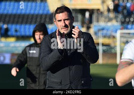 L'entraîneur-chef de Ternana Cristiano Lucarelli salue les fans de Ternana lors du match de football italien série B AC Pise vs Ternana Calcio sur 12 février 2022 à l'Arena Garibaldi à Pise, Italie (photo de Gabriele Masotti/LiveMedia/NurPhoto) Banque D'Images