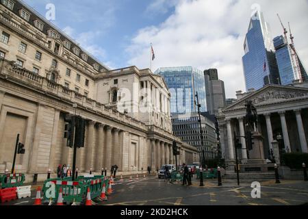 Londres, Royaume-Uni. 4th novembre 2022. Vue sur la Banque d'Angleterre dans la ville de Londres. La Banque d'Angleterre a augmenté son taux d'intérêt de base de 0,75 pour cent à 3 pour cent, la plus forte hausse depuis plus de 30 ans. (Image de crédit : © Steve Taylor/SOPA Images via ZUMA Press Wire) Banque D'Images