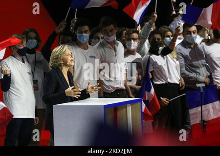 La candidate à la présidence du parti conservateur français les Républicains (LR), Valérie Pecresse, prononce un discours lors de sa rencontre au Zénith de Paris, à Paris, sur 13 février 2022, avant l’élection présidentielle française d’avril 2022. (Photo de Michel Stoupak/NurPhoto) Banque D'Images