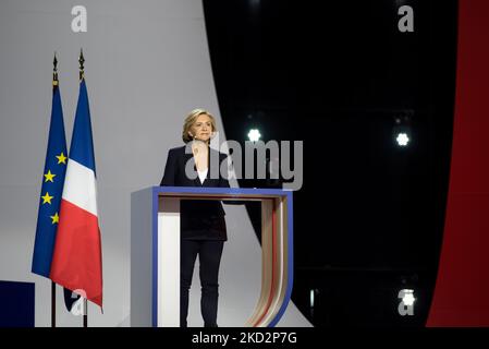 Valérie Pecresse, candidate de droite à l'élection présidentielle de 2022, lors d'une réunion électorale dans la salle de concert du Zénith, à Paris, le 13 février 2022. (Photo par Andrea Savorani Neri/NurPhoto) Banque D'Images