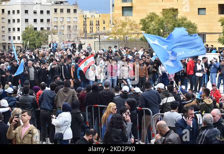 Les partisans se rassemblent près de la tombe du Premier ministre Rafiq Hariri, dans le centre-ville de Beyrouth, sur 14 février 2022, alors que le Liban marquait le 17th anniversaire de son assassinat (photo de Fadel Itani/NurPhoto) Banque D'Images