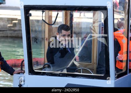 Le lancement des premiers bateaux fabriqués localement pour lutter contre la pollution dans le port d'Alger en Algérie sur 15 février 2022. (Photo par APP/NurPhoto) Banque D'Images