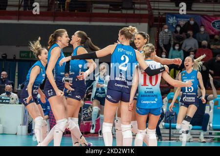 Dinamo Moscou pendant le match de volley-ball féminin de la Ligue des champions du CEV Igor Gorgonzola Novara vs Dinamo Moscou sur 15 février 2022 à la Pala Igor Gorgonzola à Novara, Italie (photo par Letizia Valle/LiveMedia/NurPhoto) Banque D'Images