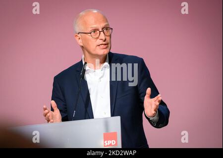 Hambourg, Allemagne. 04th novembre 2022. Peter Tschentscher (SPD), premier maire de Hambourg, prend la parole au début de la conférence du parti d'État de son parti à la Bürgerhaus Wilhelmsburg. Credit: Jonas Walzberg/dpa/Alay Live News Banque D'Images