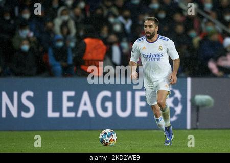 Daniel Carvajal du Real Madrid court avec le ballon lors de la manche de la Ligue des champions de l'UEFA un match entre Paris Saint-Germain et le Real Madrid au Parc des Princes sur 15 février 2022 à Paris, France. (Photo de Jose Breton/Pics action/NurPhoto) Banque D'Images