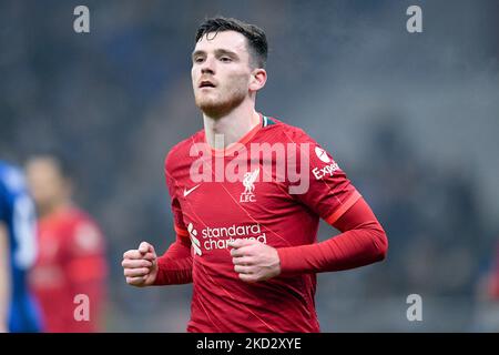 Andrew Robertson, du FC Liverpool, se présente lors de la manche de seize matchs de l'UEFA Champions League Leg One entre le FC Internazionale et le FC Liverpool au Stadio Giuseppe Meazza, à Milan, en Italie, le 16 février 2022. (Photo de Giuseppe Maffia/NurPhoto) Banque D'Images