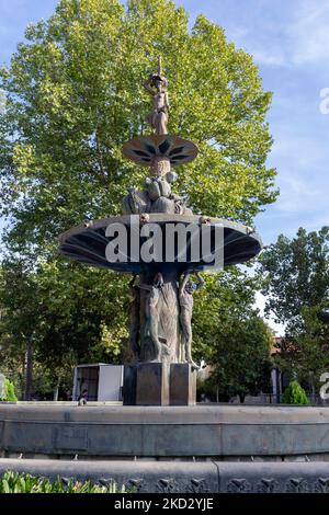 Grenade, Espagne - 28 octobre 2022 : fontaine Fuente de las Granadas à Grenade. Banque D'Images