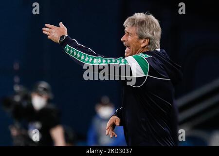 L'entraîneur en chef Manuel Pellegrini de Real Betis se met en scène lors du match H de l'UEFA Champions League entre Zenit Saint-Pétersbourg et Malmo FF sur 29 septembre 2021 à l'arène Gazprom de Saint-Pétersbourg, en Russie. (Photo de Mike Kireev/NurPhoto) Banque D'Images