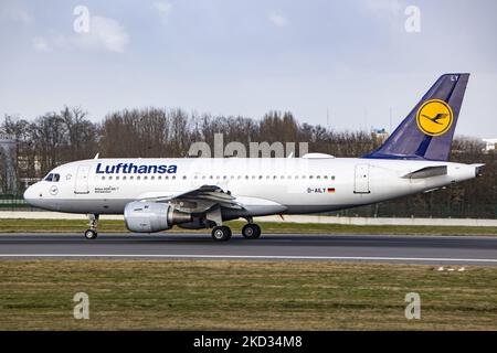 Avions Airbus A319 de Lufthansa, tels qu'ils ont été vus voler et atterrir à l'aéroport international de Bruxelles Zaventem BRU dans la capitale belge. L'Airbus A319-100 à corps étroit est immatriculé D-DAILY et le nom Schweinfurt tandis que est alimenté par 2x moteurs CFMI. La compagnie aérienne allemande Lufthansa LH est la deuxième compagnie aérienne européenne et membre du groupe d'aviation Star Alliance. L'industrie de l'aviation et le trafic de passagers sont en phase avec une période difficile avec la pandémie du coronavirus Covid-19 ayant un impact négatif sur l'industrie du voyage d'affaires avec crainte de la détérioration de la situation en raison de la n Banque D'Images