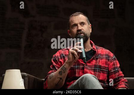 Fabio Volo, animateur, acteur et écrivain italien, ancien Hyena d'Italia Uno, a rencontré ses lecteurs à Palerme, au Real Teatro Santa Cecilia, pour présenter son dernier roman "Une nouvelle vie" publié par Mondadori. Italie, Sicile, Palerme, 20 février 2022. (Photo de Francesco Militello Mirto/NurPhoto) Banque D'Images