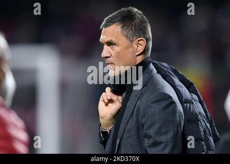 Paolo Maldini de l'AC Milan regarde pendant la série Un match entre les Etats-Unis Salernitana 1919 et l'AC Milan au Stadio Arechi, Salerno, Italie, le 19 février 2022. (Photo de Giuseppe Maffia/NurPhoto) Banque D'Images