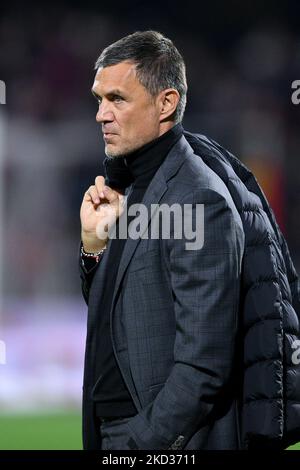 Paolo Maldini de l'AC Milan regarde pendant la série Un match entre les Etats-Unis Salernitana 1919 et l'AC Milan au Stadio Arechi, Salerno, Italie, le 19 février 2022. (Photo de Giuseppe Maffia/NurPhoto) Banque D'Images