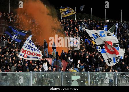 Fans de Pise pendant le match italien de football série B AC Pise vs Parme Calcio sur 22 février 2022 à l'Arena Garibaldi à Pise, Italie (photo par Gabriele Masotti/LiveMedia/NurPhoto) Banque D'Images