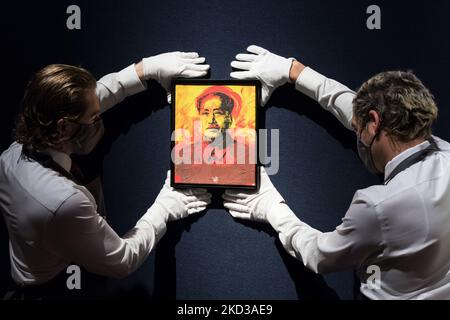 LONDRES, ROYAUME-UNI - 23 FÉVRIER 2022: Les membres du personnel posent avec 'ma' par Andy Warhol (1928-1987), estimation: £600 000 - 800 000 au cours d'un appel photo pour présenter les faits saillants du 20th / 21st siècle: La vente du soir à Londres et l'art de la surréaliste la vente du soir a lieu le 1st mars à la maison de vente Christie's sur 23 février 2022 à Londres, en Angleterre. (Photo de Wiktor Szymanowicz/NurPhoto) Banque D'Images