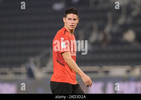 James Rodriguez (10) d'Al Rayyan réagit lors du match de la QNB Stars League entre Al Gharafa et Al Rayyan au stade Jassim Bin Hamad à Doha, au Qatar, le 24 février 2022. (Photo de Simon Holmes/NurPhoto) Banque D'Images