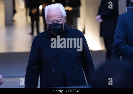 Giorgio Arman est vu quitter le spectacle de mode Emporio Armani pendant la semaine de mode de Milan automne/hiver 2022/2023 sur 24 février 2022 à Milan, Italie. (Photo de Cinzia Camela/LiveMedia/NurPhoto) Banque D'Images