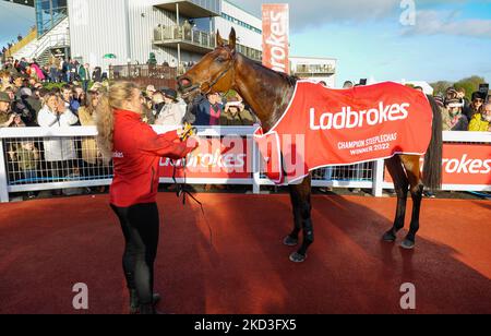 Belfast, Royaume-Uni. 5th novembre 2022. Envoi Allen et Rachael Blackmore remportent le champion de Ladbrokes Chase at Down Royal pour l'entraîneur Henry de Bromhead et les propriétaires Cheveley Park Stud. Crédit : JTW Equine Images/Alamy Live News Banque D'Images