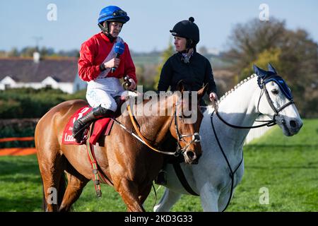 Belfast, Royaume-Uni. 5th novembre 2022. Envoi Allen et Rachael Blackmore remportent le champion de Ladbrokes Chase at Down Royal pour l'entraîneur Henry de Bromhead et les propriétaires Cheveley Park Stud. Crédit : JTW Equine Images/Alamy Live News Banque D'Images