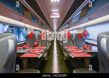 L'intérieur du train avec les gadgets du film d'animation 'Rouge' pendant la présentation du train Frecciarossa avec des graphiques dédiés au film d'animation 'Rouge' de Disney et Pixar sur 25 février 2022 à la gare Termini de Rome, Italie (photo de Gloria Imbrogno/LiveMedia/NurPhoto) Banque D'Images