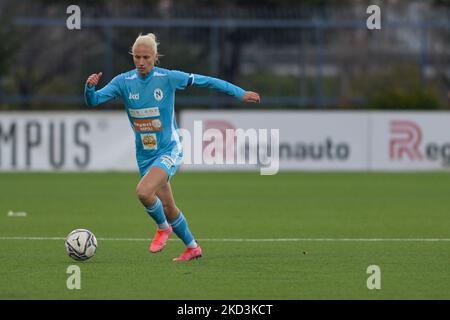 Kaja Erzen (11) Napoli Femminile contrôle du ballon pendant la série italienne A Women 2021/2022 match entre Napoli Femminile contre Hellas Verona Women on 26 février 2022 au stade Giuseppe Piccolo à Cercola Italie (photo de Salvatore Varo/LiveMedia/NurPhoto) Banque D'Images