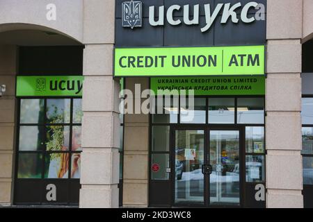 Ukraine succursale de la caisse de crédit à Toronto, Ontario, Canada, on 27 février 2022. (Photo de Creative Touch Imaging Ltd./NurPhoto) Banque D'Images