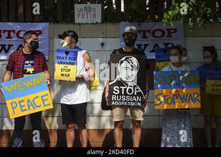 Les Ukrainiens vivant à Bangkok et les partisans protestent contre l'invasion russe de l'Ukraine devant l'ambassade russe à Bangkok, Thaïlande, 01 mars 2022. (Photo par Anusak Laowilas/NurPhoto) Banque D'Images