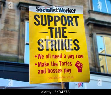 Glasgow, Écosse, Royaume-Uni 5th novembre 2022. Le litige ferroviaire annulé a vu des avis de retards dus à l'annulation de dernière minute de la grève avec le soutien toujours donné de groupes dans la ville. Crédit Gerard Ferry/Alay Live News Banque D'Images