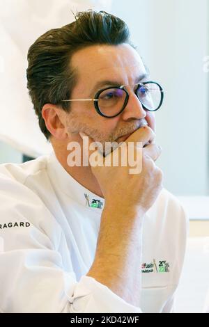 Quique Dacosta lors de la conférence de presse à l'hôtel Mandarin Oriental Ritz de Madrid. L'acteur Robert de Niro et son partenaire apprécieront ce mardi à Madrid un menu spécial conçu par Mauro Colagreco, Joan Roca, Quique Dacosta, José Andrés et Martín Berasategui, en paiement de l'acceptation de parrainer le congrès gastronomique de Madrid Fusión 2021. (Photo par Oscar Gonzalez/NurPhoto) Banque D'Images