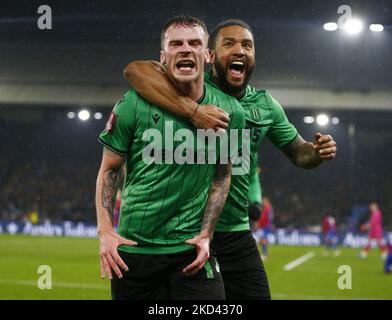 Josh Tymon, de Stoke City, célèbre son but avec Liam Moore, de Stoke City (prêt de Reading) lors de la cinquième ronde de la FA Cup entre Crystal Palace et Stoke Cityat Selhurst Park Stadium, Londres, le 01st mars 2022 (photo d'action Foto Sport/NurPhoto) Banque D'Images