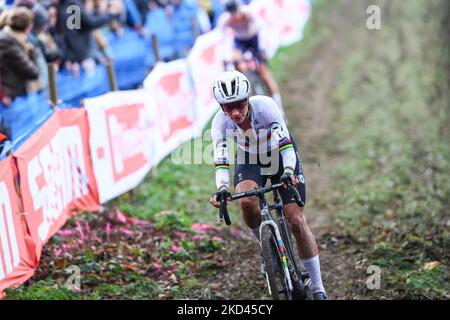 Dutch Marianne vos photographiée en action lors de la course d'élite des femmes aux Championnats d'Europe de cyclisme cycliste, samedi 05 novembre 2022, à Namur, Belgique. BELGA PHOTO DAVID PINTENS Banque D'Images