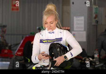 Emma Kimilainen lors des essais de la série W au circuit Barcelone-Catalunya, à Barcelone, le 03th mars 2022. (Photo de Joan Valls/Urbanandsport /NurPhoto) Banque D'Images