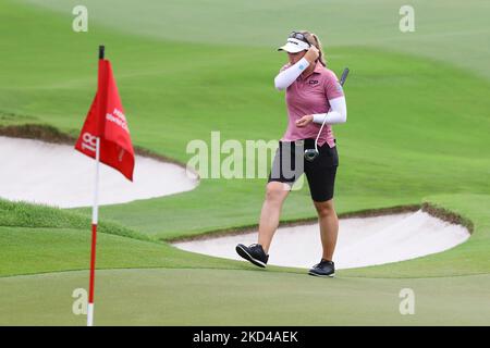 Brooke Henderson du Canada en action au cours de la quatrième manche du Championnat du monde féminin de HSBC au club de golf Sentosa sur 6 mars 2022 à Singapour. (Photo de Suhaimi Abdullah/NurPhoto) Banque D'Images