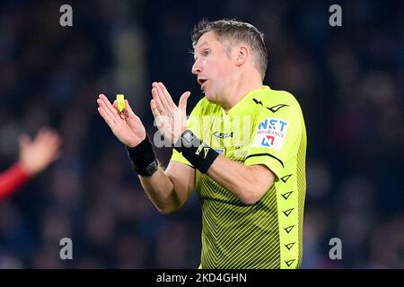 Arbitre Daniele Orsato gestes pendant la série Un match entre SSC Napoli et AC Milan au Stadio Diego Armando Maradona, Naples, Italie, le 6 mars 2022. (Photo de Giuseppe Maffia/NurPhoto) Banque D'Images