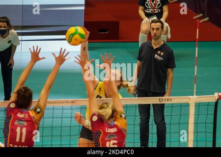 Daniele Santarelli entraîneur en chef d'Imoco Volley Conegliano pendant Vero Volley Monza contre Imoco Conegliano Volley, Ligue des champions du CEV, à l'Arena de Monza sur 9 mars 2022. (Photo par Alessio Morgese/NurPhoto) Banque D'Images