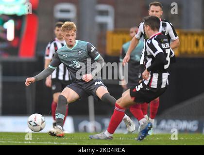 Cleethorpes, Royaume-Uni. 05th novembre 2022. Le milieu de terrain de Plymouth Argyle William Jenkins Davies (44) défendant pendant la coupe Emirates FA First Round Match Grimsby Town vs Plymouth Argyle à Blundell Park, Cleethorpes, Royaume-Uni, 5th novembre 2022 (photo de Stanley Kasala/News Images) à Cleethorpes, Royaume-Uni, le 11/5/2022. (Photo de Stanley Kasala/News Images/Sipa USA) crédit: SIPA USA/Alay Live News Banque D'Images