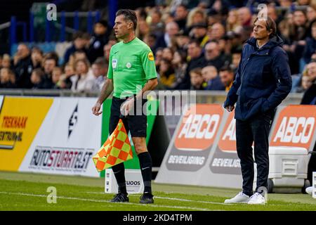ARNHEM, PAYS-BAS - NOVEMBRE 5 : Adjointe Referee Charl Schaap, entraîneur-chef Phillip Cocu de vitesse pendant le match néerlandais entre vitesse et Sparta Rotterdam au Gelredome sur 5 novembre 2022 à Arnhem, pays-Bas (photo de René Nijhuis/Orange Pictures) Banque D'Images