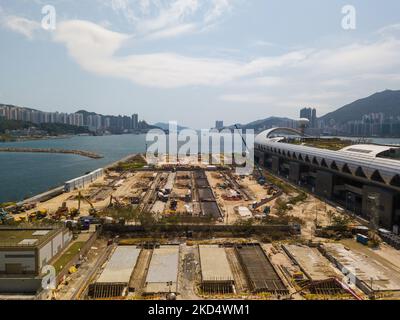 L'installation d'isolement communautaire de Kai Tak a complètement détruit le parc de pistes de Kai Tak, un parc de loisirs qui a gardé la mémoire de l'ancienne piste d'aéroport située à cet endroit, à Hong Kong, en Chine, sur 11 mars 2022. (Photo de Marc Fernandes/NurPhoto) Banque D'Images
