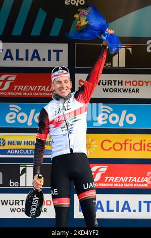 Pogacar Tadej #1 (SLO) - cérémonie de remise des prix de l'équipe des Émirats Arabes Unis winner2 pendant le cyclisme Tirreno Adriatico Stage 6 - Apecchi-Carpegna sur 12 mars 2022 à Carpegna à Carpegna, Italie (photo de Roberto Bartomeoli/LiveMedia/NurPhoto) Banque D'Images