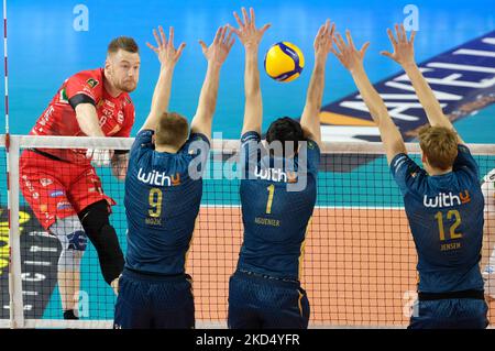 Attaque par Ivan Zaytsev - Cucine Lube Civitanova pendant le Volleyball Italien Serie A Men SuperLeague Verona Volley vs Cucine Lube Civitanova sur 12 mars 2022 au Forum AGSM de Vérone, Italie (photo par Roberto Tommasini/LiveMedia/NurPhoto) Banque D'Images