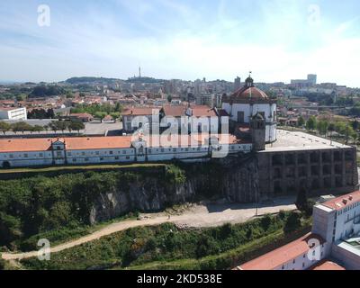 Un tir de drone du monastère de Serra do Pilar à Vila Nova de Gaia, Portugal Banque D'Images