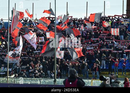 Supporters de Crémonese pendant le match de football italien série B AC Pisa vs US Cremonese sur 13 mars 2022 à l'Arena Garibaldi à Pise, Italie (photo de Gabriele Masotti/LiveMedia/NurPhoto) Banque D'Images