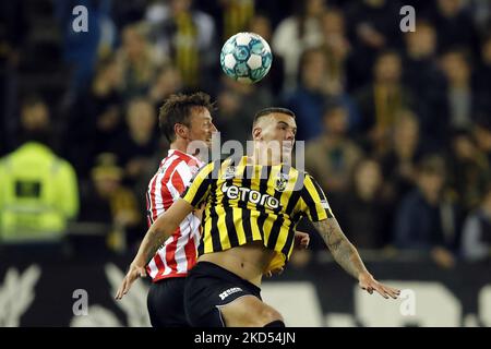 ARNHEM - (lr) Bart Vriends de Sparta Rotterdam, Simon van Duivenbooden de vitesse pendant le match hollandais entre vitesse et Sparta Rotterdam au Gelredome sur 5 novembre 2022 à Arnhem, pays-Bas. ANP BART STOUTJEDIJK Banque D'Images