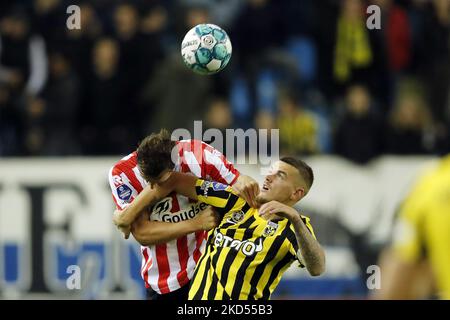 ARNHEM - (lr) Bart Vriends de Sparta Rotterdam, Simon van Duivenbooden de vitesse pendant le match hollandais entre vitesse et Sparta Rotterdam au Gelredome sur 5 novembre 2022 à Arnhem, pays-Bas. ANP BART STOUTJEDIJK Banque D'Images
