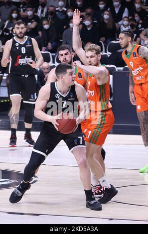 Amar Alibegovic (Segafredo Virtus Bologna) (L) contrecarré par Jaka Blazic (Cedevita Olimpija Ljubljana) pendant le match de tournoi Eurocup Segafredo Virtus Bologna vs. Cedevita Olimpija Ljubljana à l'aréna de Segafredo - Bologne, 16 mars 2022 (photo de Michele Nucci/LiveMedia/NurPhoto) Banque D'Images