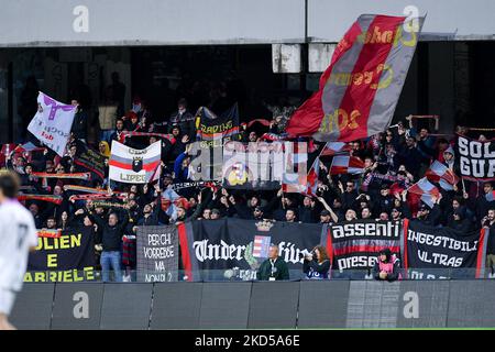 Salerno, Italie. 05th novembre 2022. Les partisans du Crémone américain pendant la série Un match entre le Salerntana 1919 et le Crémone au Stadio Arechi, Salerno, Italie, le 5 novembre 2022. Credit: Giuseppe Maffia/Alay Live News Banque D'Images